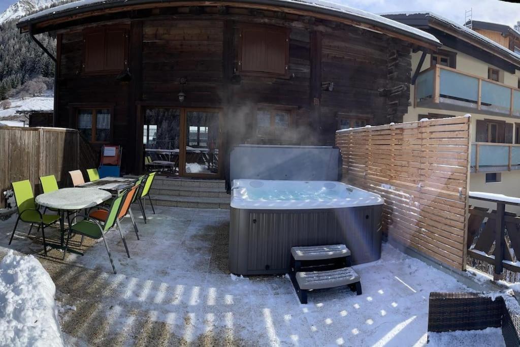 La Grange A Coco Avec Jacuzzi Villa Bourg-Saint-Pierre Exteriör bild